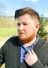 Load image into Gallery viewer, Verdant Emerald Leaf Ring