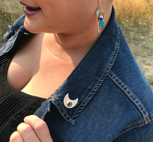 Load image into Gallery viewer, Crescent Mooncat Brooch
